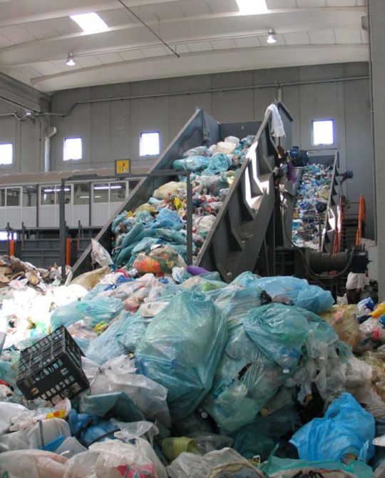 Installation de recyclage des déchets solides urbains