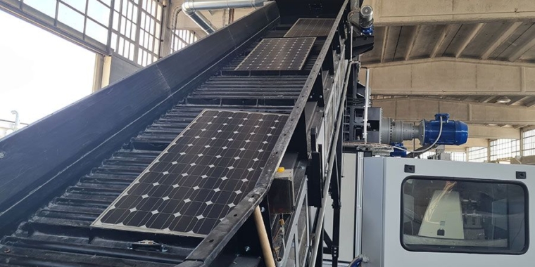 Traitement des déchets DEEE : technologies et solutions pour le recyclage des panneaux photovoltaïques